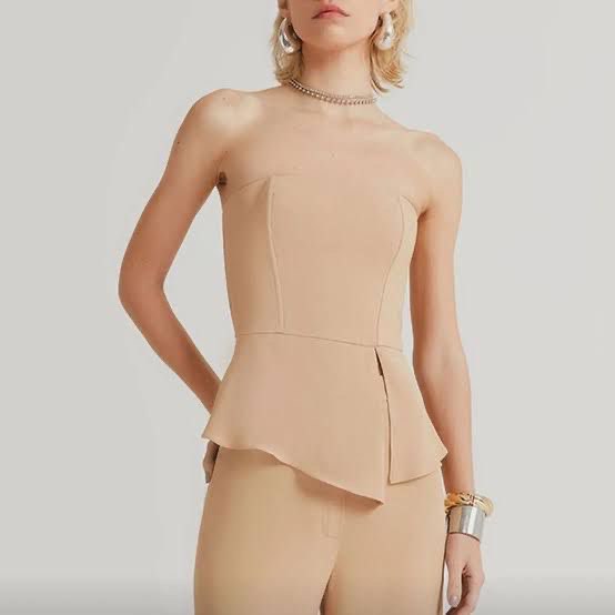 Blusa NV Bege Sem Alças Modelo Lelê
