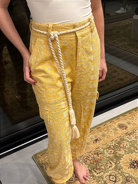 Calça Mixed Amarela Modelo Cenoura