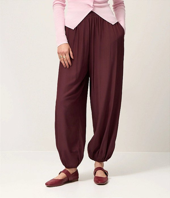 Calça Bhava Vinho Modelo Aladim