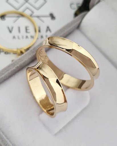 Par de Alianças Saná em Ouro18k - 4MM