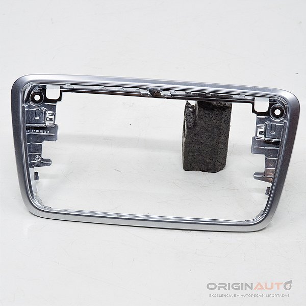 MOLDURA ACABAMENTO CENTRAL MULTIMIDIA MERCEDES CLA 200 1.6 2018 A1766890018