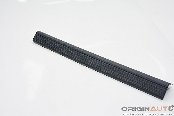 ACABAMENTO SOLEIRA DIANTEIRA DIREITA MERCEDES-BENZ C200 CGI 2011 A2046860036