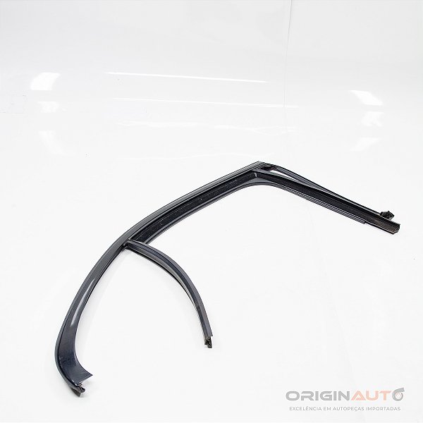 CANALETA EXTERNA TRASEIRA DIREITA MERCEDES C 43 AMG W205 2018 A2057355400