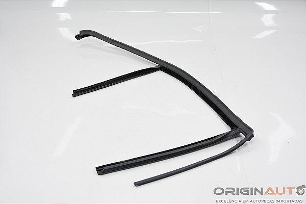 CANALETA DE PORTA TRASEIRO DIREITO MERCEDES-BENZ C200 CGI 2011 A2047351125