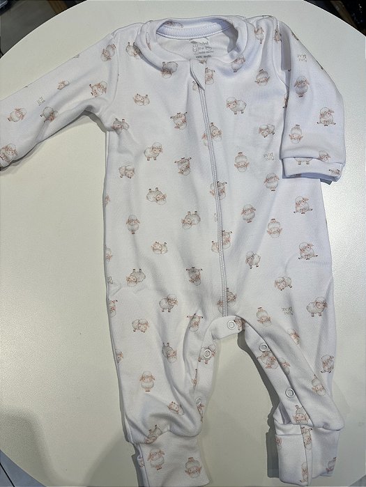 MACACÃO MANGA LONGA COM ZÍPER E PÉ REVERSIVEL TEMA OVELHINHA MINI BEAR
