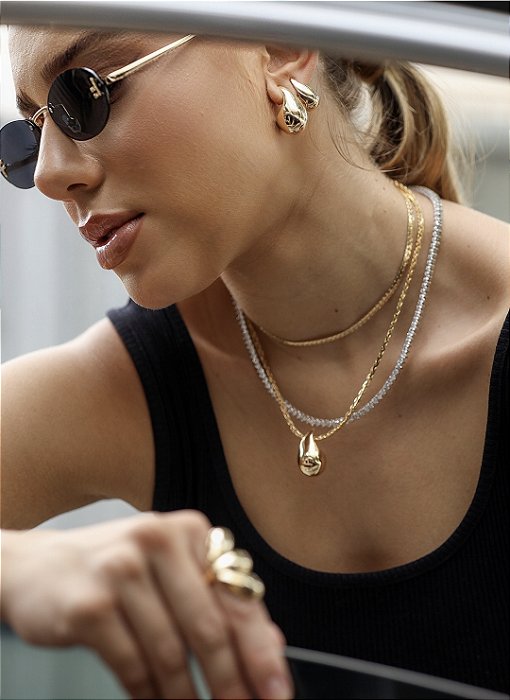 Brinco gota lisa dourado