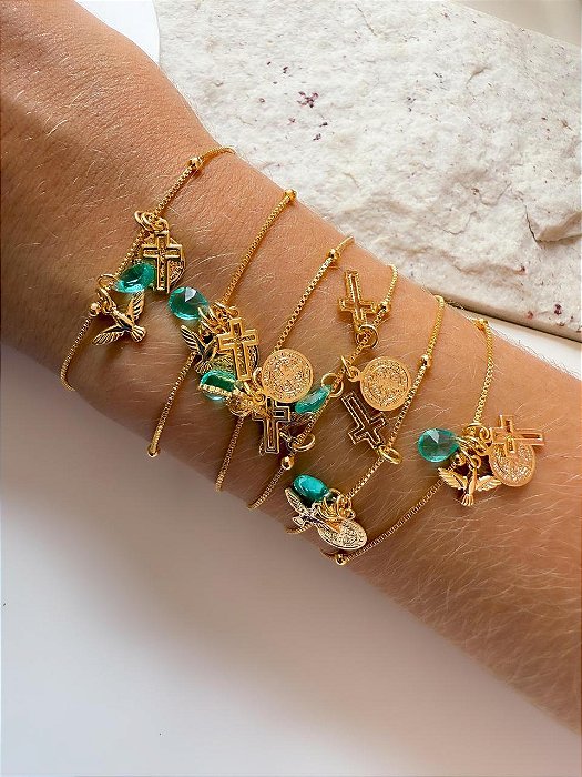 Pulseira veneziana  com pingente patuá pedra verde