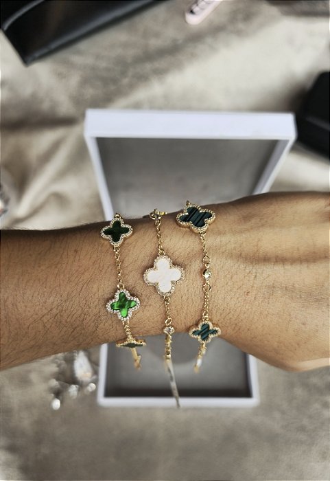 Pulseira Trevo Madreperola Branca Ponto de luz com zircônias