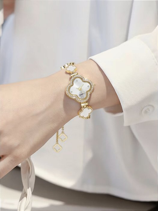 Pulseira Relógio Trevo Cravejado Com Zircônias