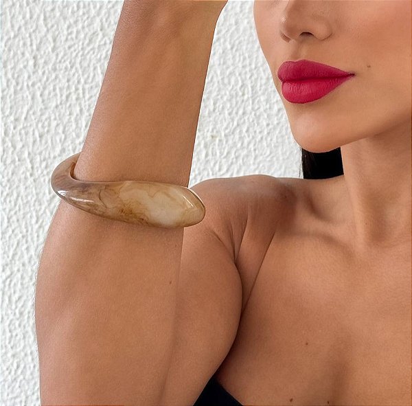 Bracelete Resina Marmorizado Bege Canoa