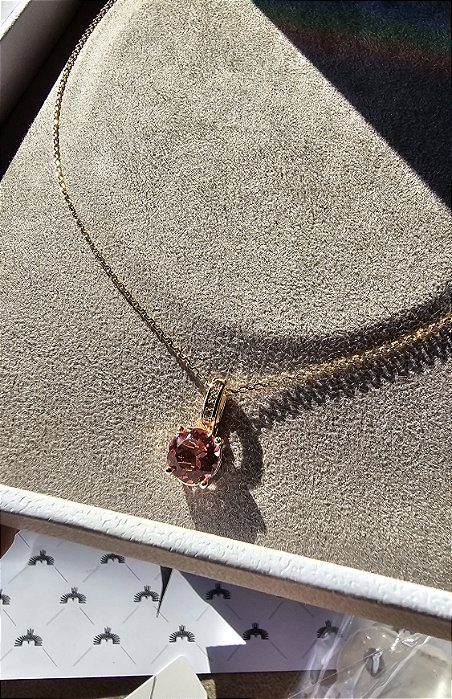 Colar Com Ponto de Luz Rosa Claro