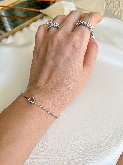 Pulseira coração cravejada em zircônia banhada a ródio branco