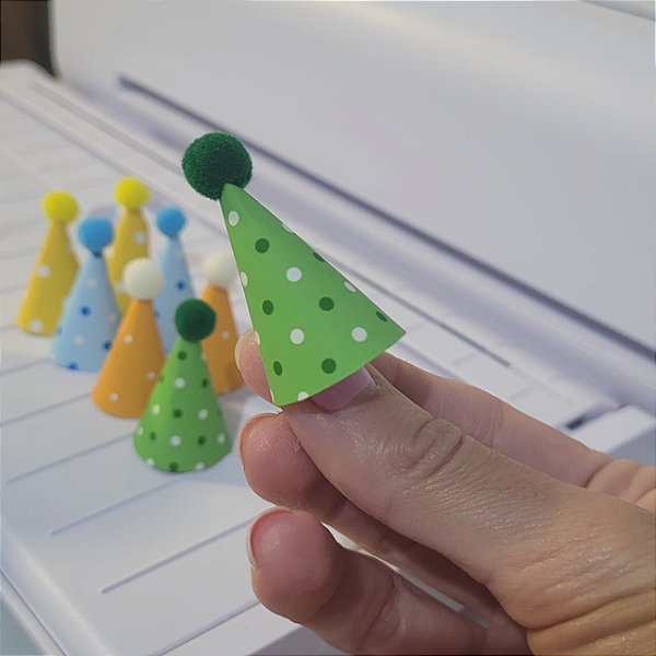 Mini chapéu de aniversário para docinhos