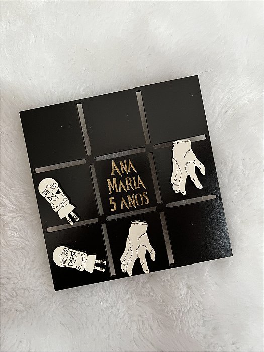 Lembrancinha Wandinha – Jogo da Velha Infantil em MDF Preto (Kit 10 un)