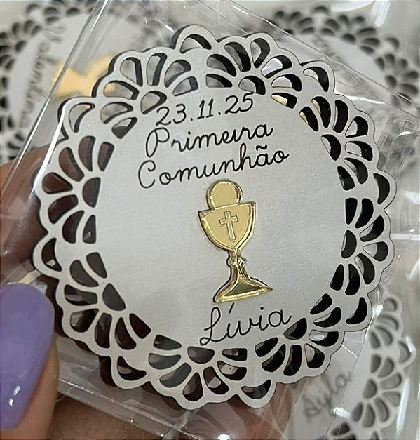 Lembrancinha Personalizada Cálice Eucaristia – Imã de Geladeira em MDF e Acrílico (Kit 10 Unidades)