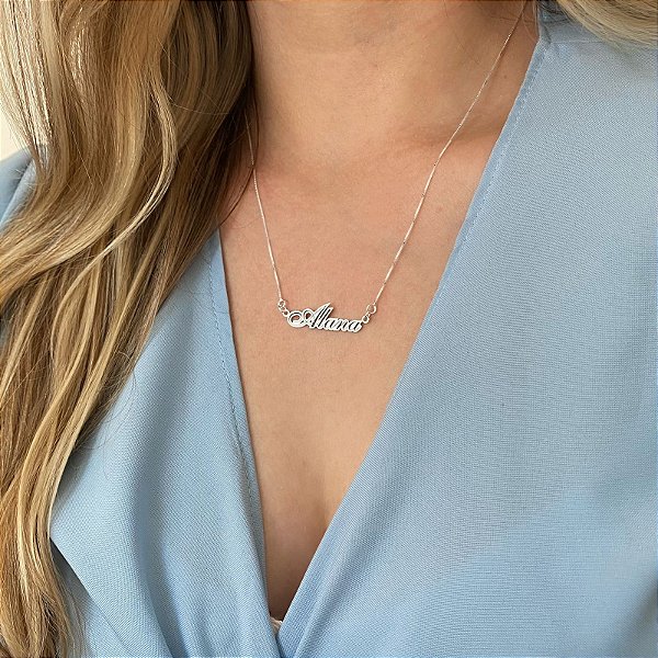 Colar personalizado com nome sombreado