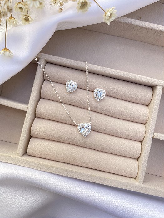 Conjunto coração cristal branco envolto zircônias