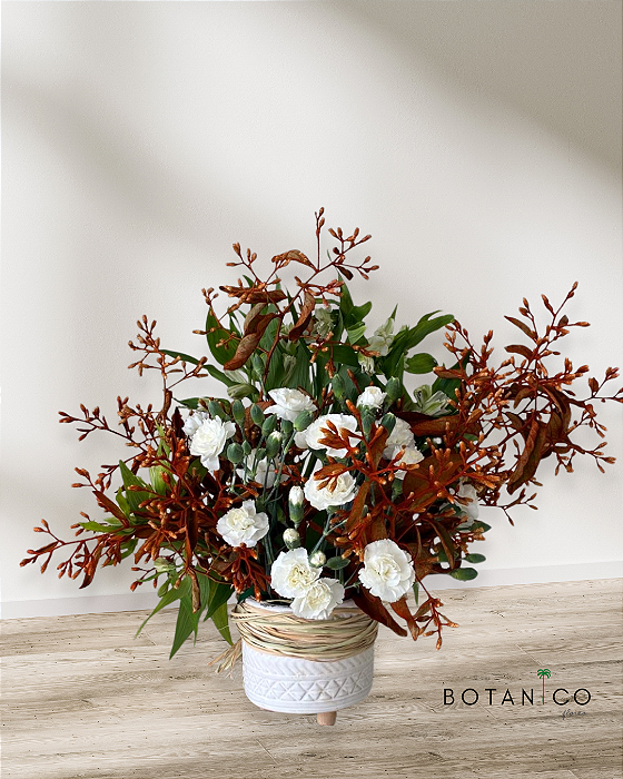 ARRANJO 1 MIX DE FLORES EM VASO CERÂMICO - TAMANHO (P)