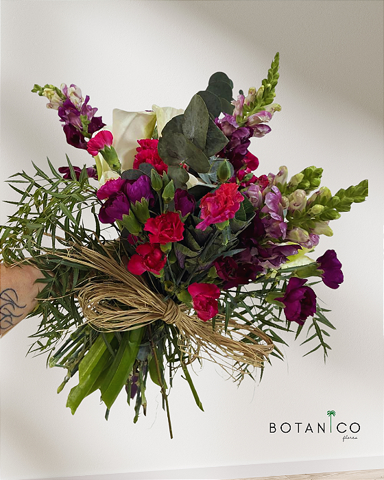 BUQUÊ 4 MIX DE FLORES - 40 A 50 CM
