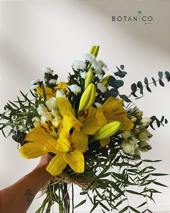 BUQUÊ 11 MIX DE FLORES TAMANHO P