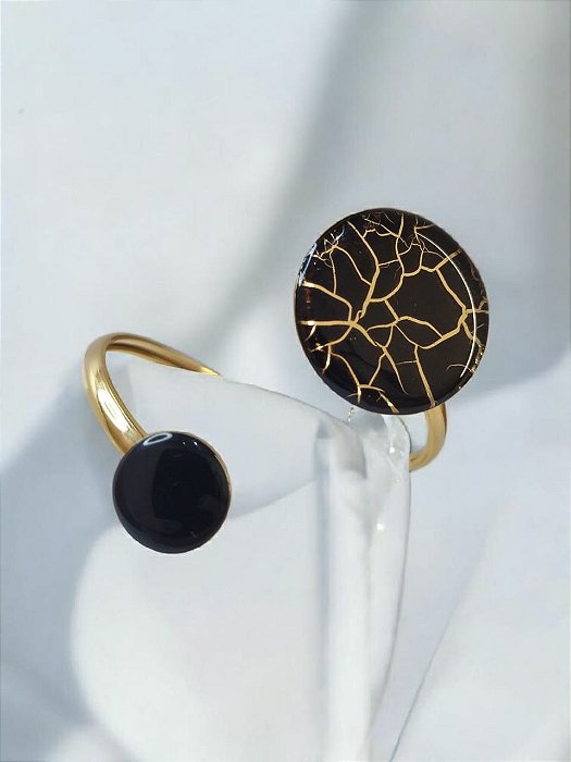 Bracelete Dourado Em Resina Mesclada