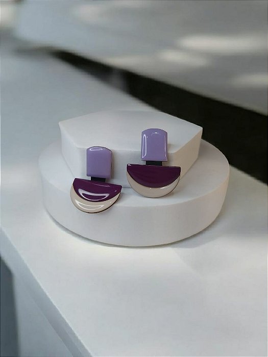 Brinco Resina Lilás