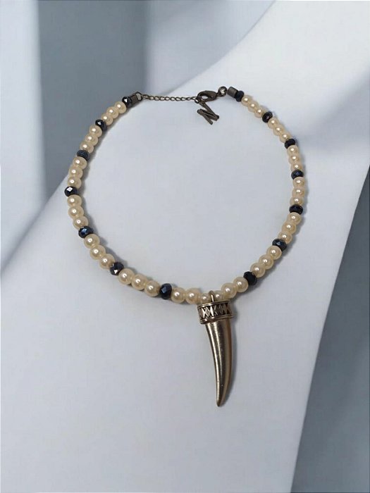 Colar Esferas Peroladas e Pingente Dente Prateado