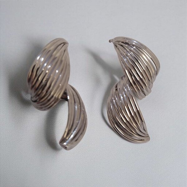 Brinco Design Espiral e Volumoso