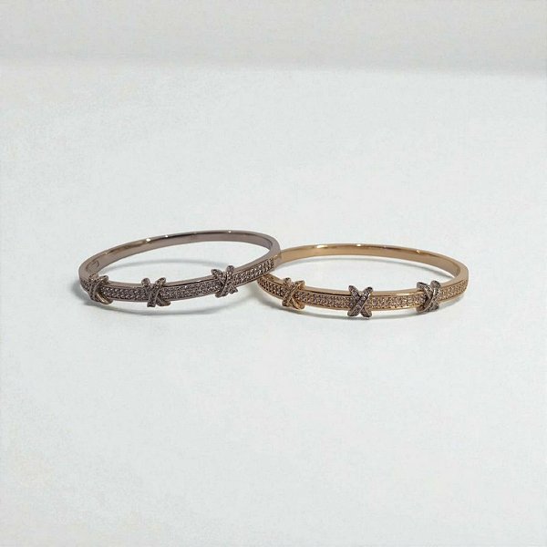 Bracelete Três X Cravejado
