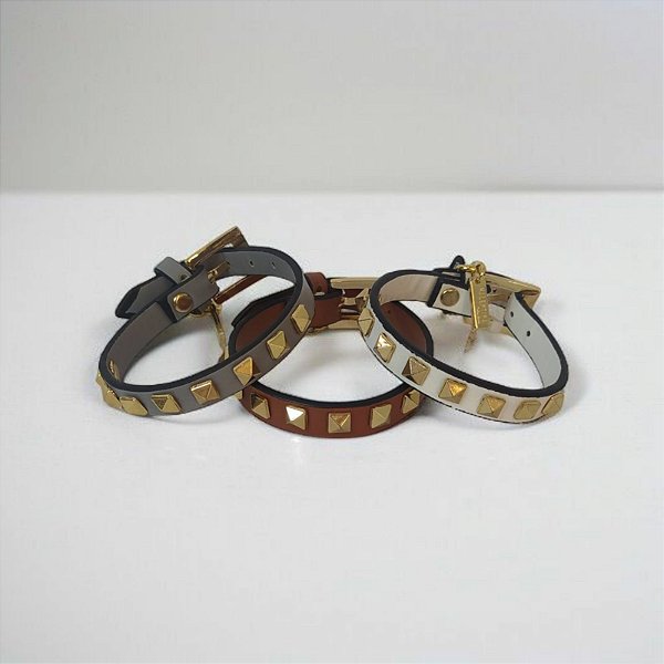 Pulseira de Couro com Pirâmides Douradas