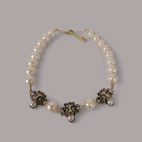 Colar Perolas com Três Pingentes de Leão