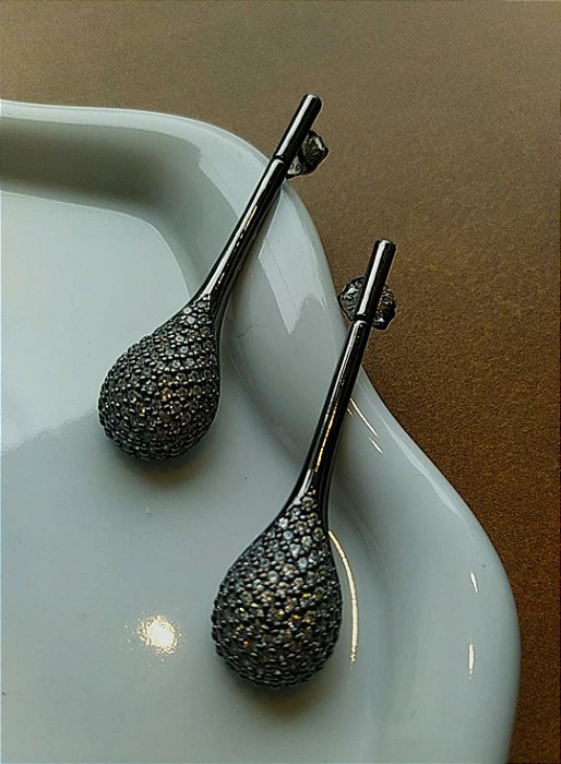 Brinco Gota Alongada Cravejada