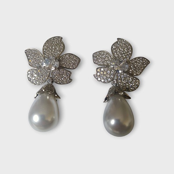 Brinco Flor Cravejada com Pérola