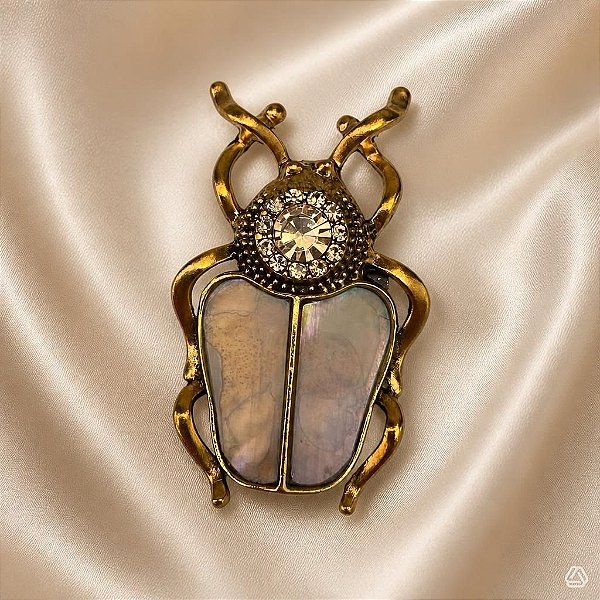 Broche Besouro Asa Holografica