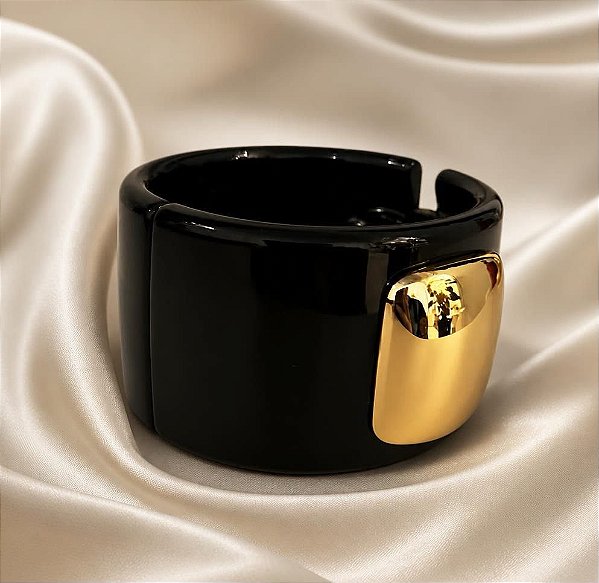 Bracelete Marrom com Detalhe Dourado