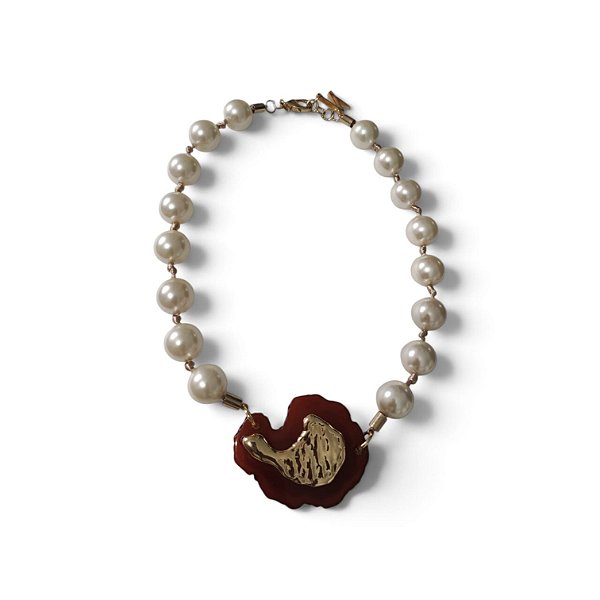 Colar Pérola Resina com Detalhe Dourado Martelado
