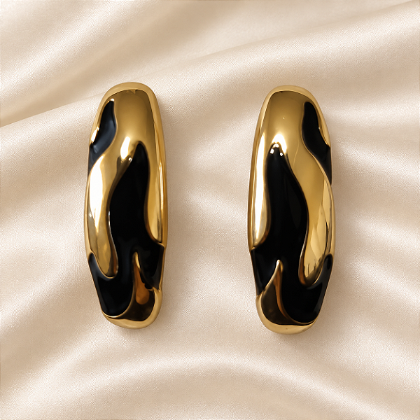 Brinco Dourado com Manchas Pretas