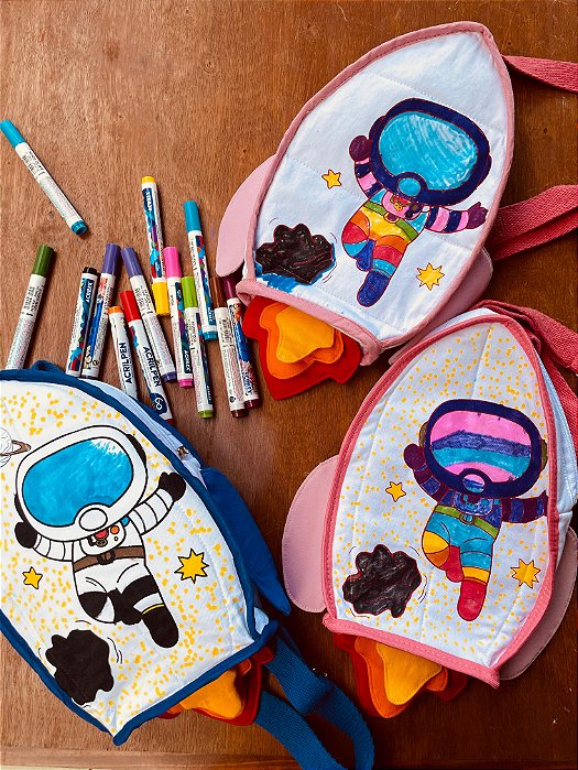 Mochila Foguete com Astronauta para Pintar