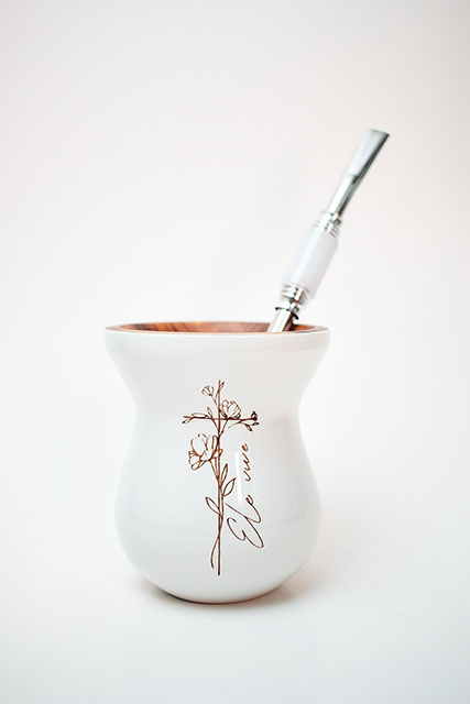 Kit Chimarrão - Cuia madeira branca com cruz e flores e Bomba Inox