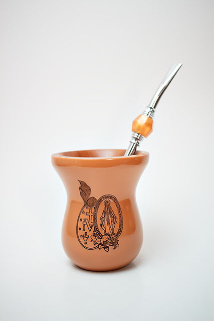 Kit Chimarrão - Cuia de madeira marrom, medalha e bomba inox