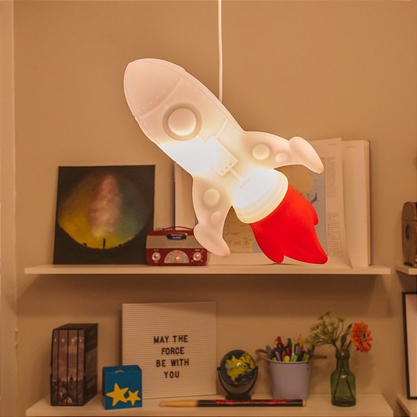 Pendente Foguete 21,5x24x52,5cm Polietileno Branco e Vermelho.