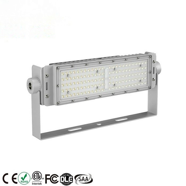 Luminária LED High Bay Modular 100W 3000K 17.000 lúmens IP67.