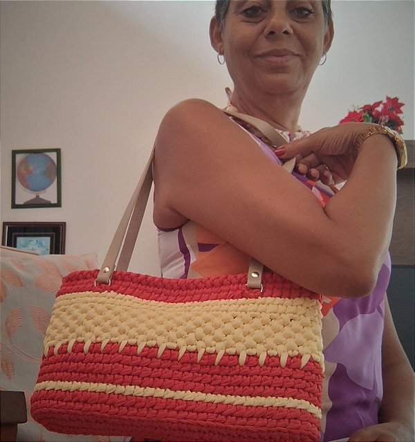 Bolsa feminina de croche alça de ombro em couro em fio de malha -  loja-viassecroche.lojaintegrada.com.br