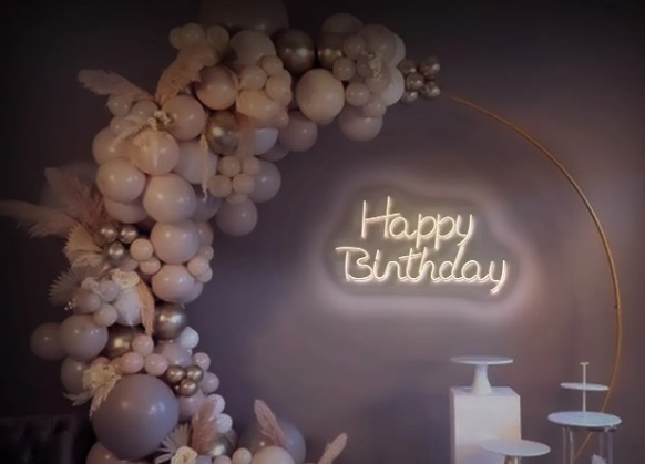 Letreiro Luminoso Painel Neon Happy Birthday 70x40 - Rei do Neon