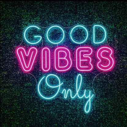 Letreiro Luminoso Painel Neon Good Vibes Only 60x70 Rei do neon