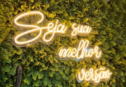 Letreiro Luminoso Painel Neon Seja sua melhor Versão 50x60 Rei do neon