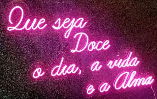 Letreiro Luminoso Painel Neon Que seja doce o dia a vida e a alma 60x100 - Rei do Neon