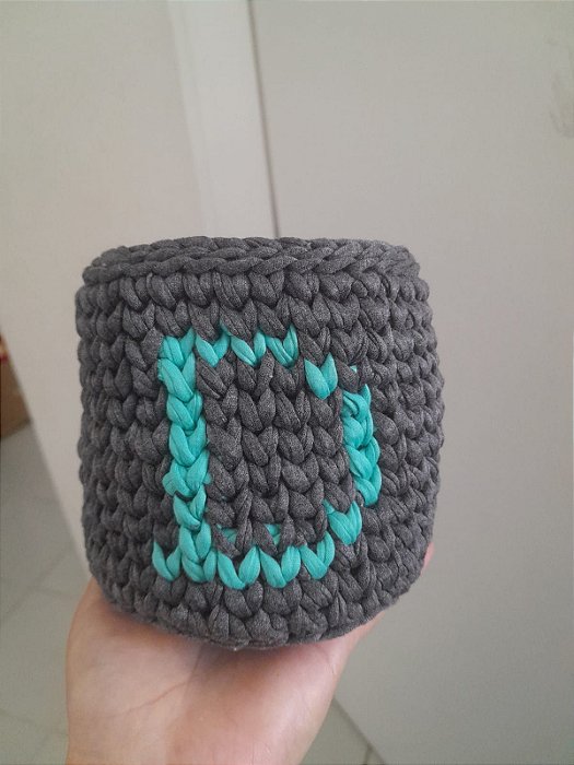 cesto em crochê em fio de malha personalizado