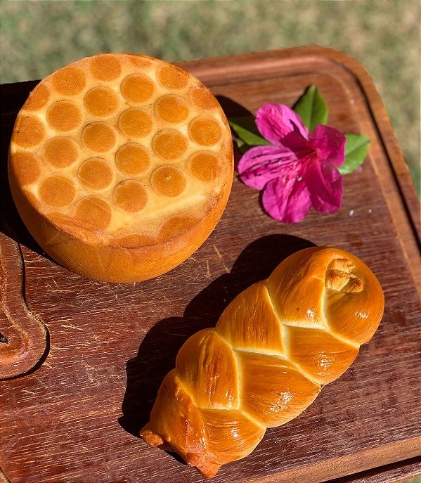 KIT Parmesão Defumado 950g + 1 Trança Defumada 240g