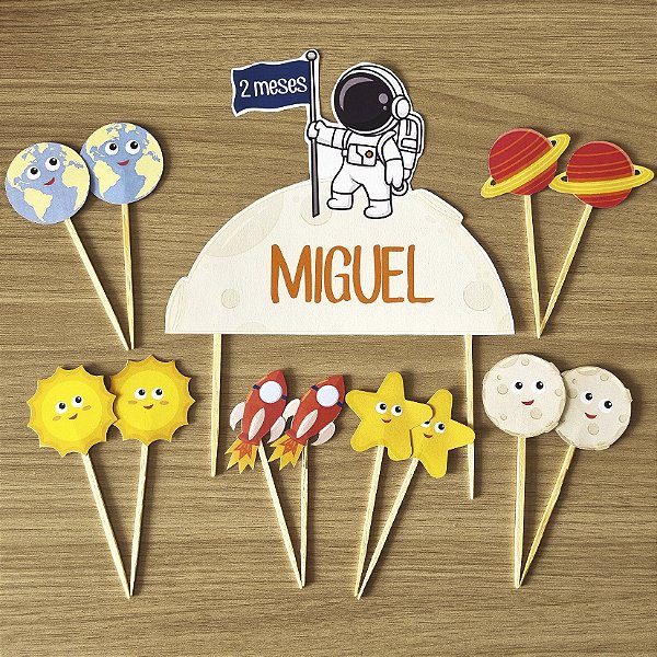 Kit para festa tema astronauta (topo de bolo e de docinhos)
